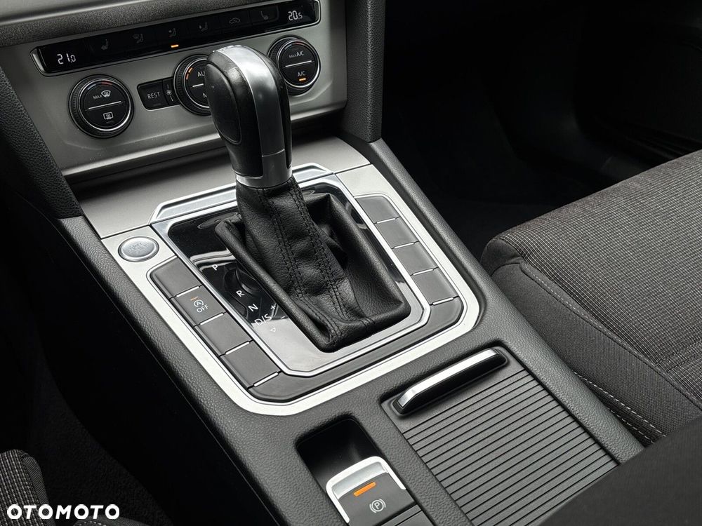 Volkswagen Passat 2.0 TDI SCR Comfortline DSG - 21
