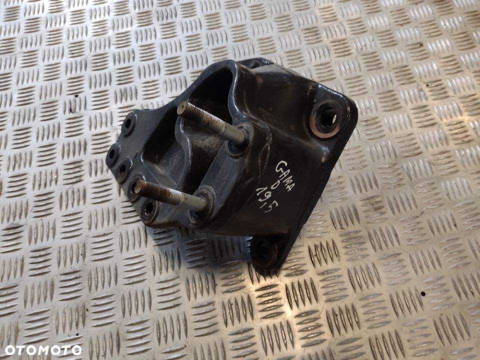 Mocowanie kolumny przekładni  przód Renault Gama d r19,5 - 2