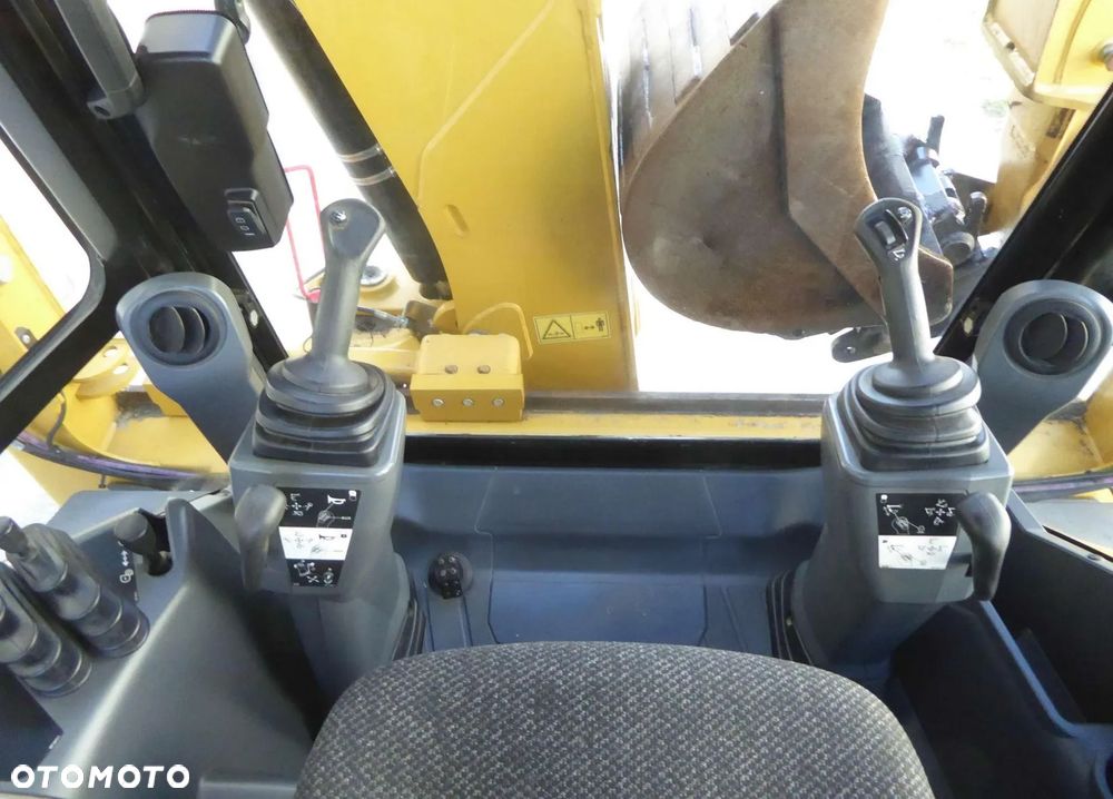Caterpillar 432 F2 4-cylindrowy - 27