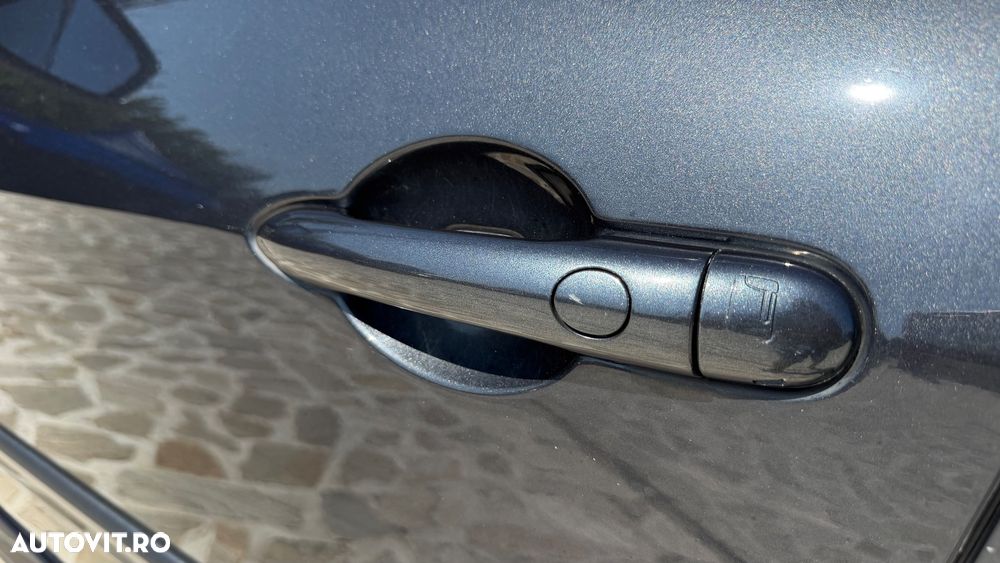 Renault Laguna dCi 150 FAP Start-Stop Paris Business - 19