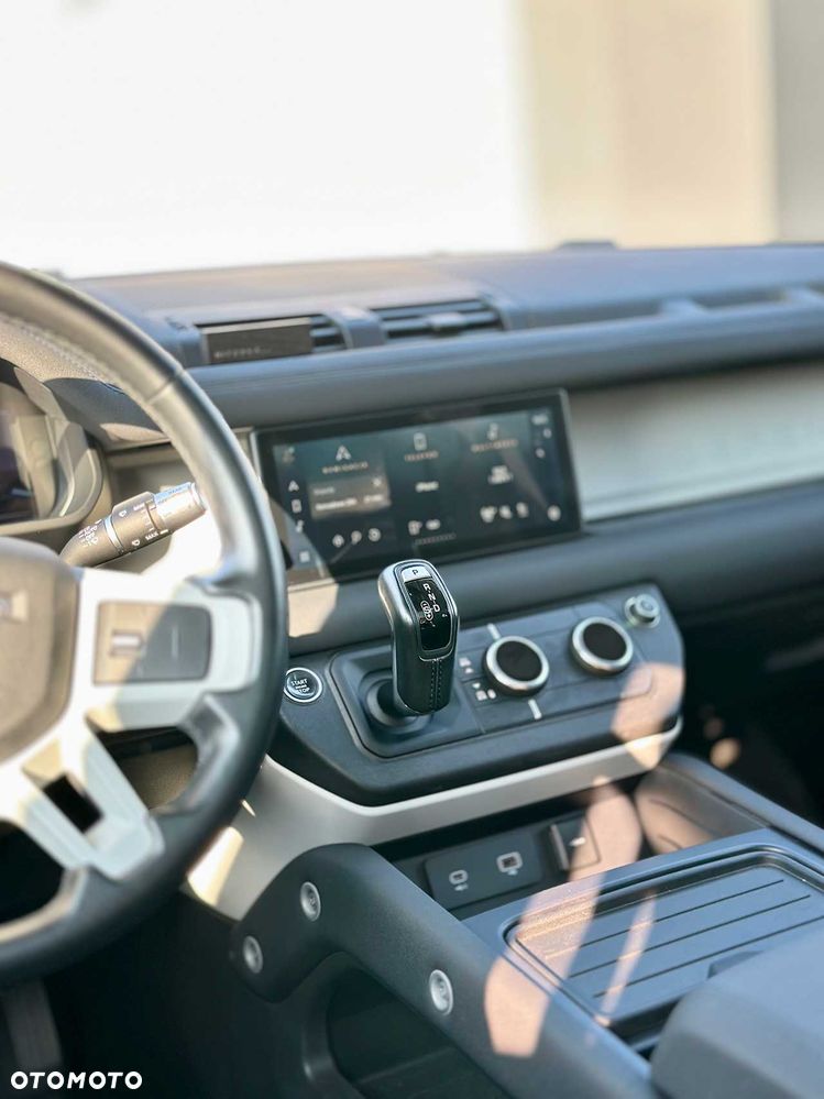 Land Rover Defender 3.0 P400 mHEV First Edition - 10
