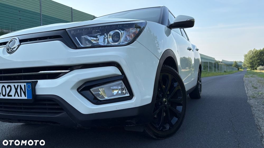 SsangYong/KGM Tivoli e-XGi 160 2WD Black+White - 3