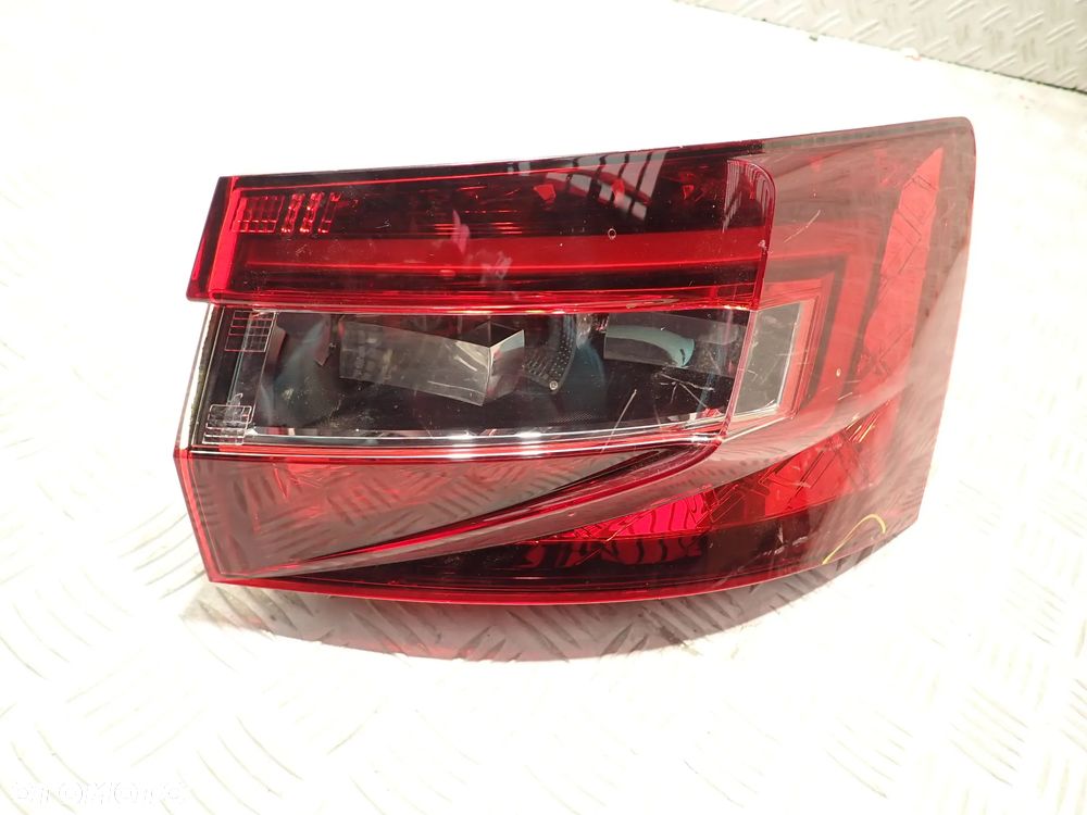 LAMPA PRAWY TYŁ SKODA SUPERB III 3V9945208 DO LEKKIEJ POLERKI - 2