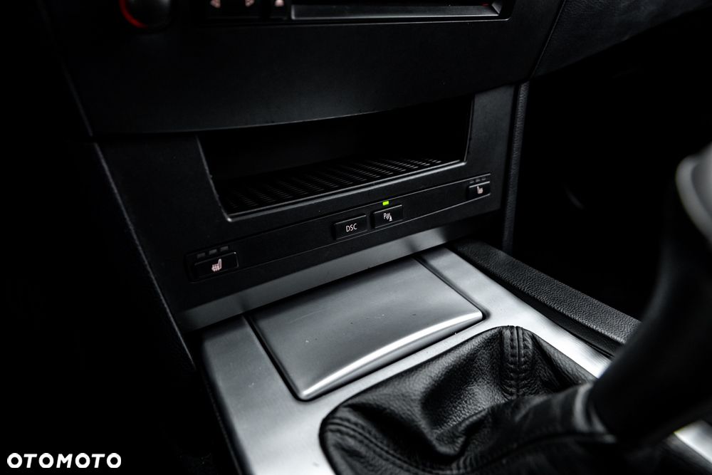 BMW Seria 5 525i Touring - 32