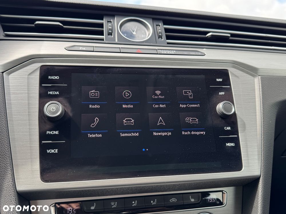 Volkswagen Passat - 30