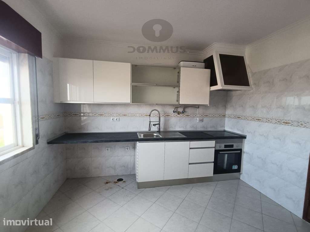 Apartamento T3 na Tapada das Mercês com Arrecadação - Grande imagem: 2/36