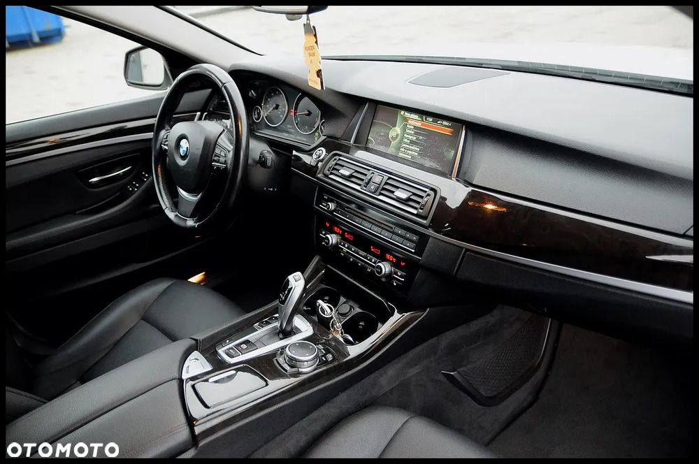 BMW Seria 5 528i - 30