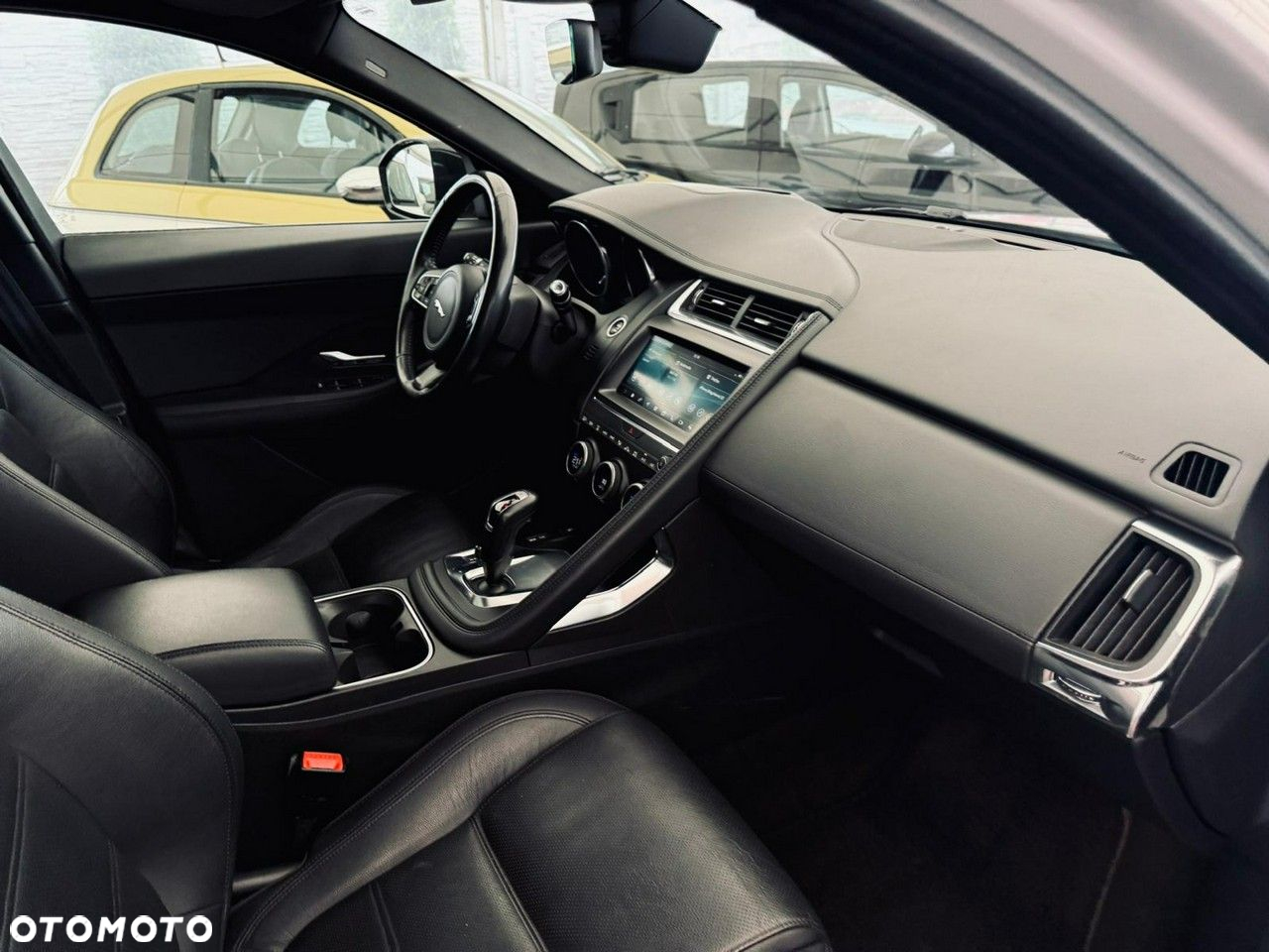 Jaguar E-Pace - 35