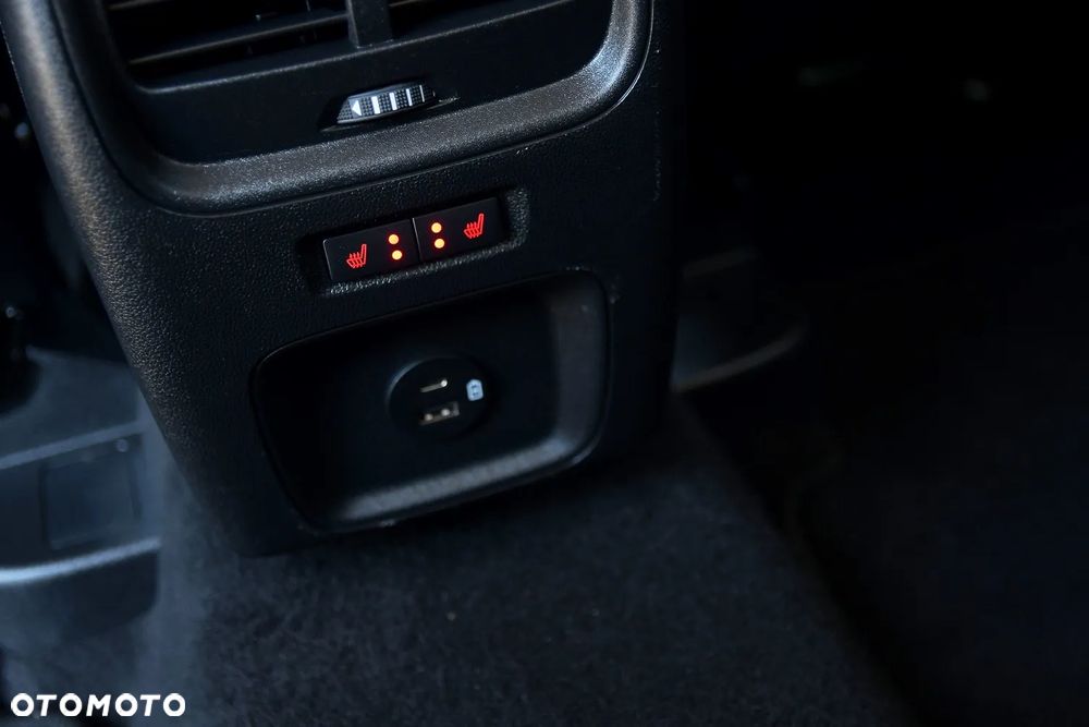 Ford Kuga 2.0 EcoBlue Hybrid TITANIUM - 24