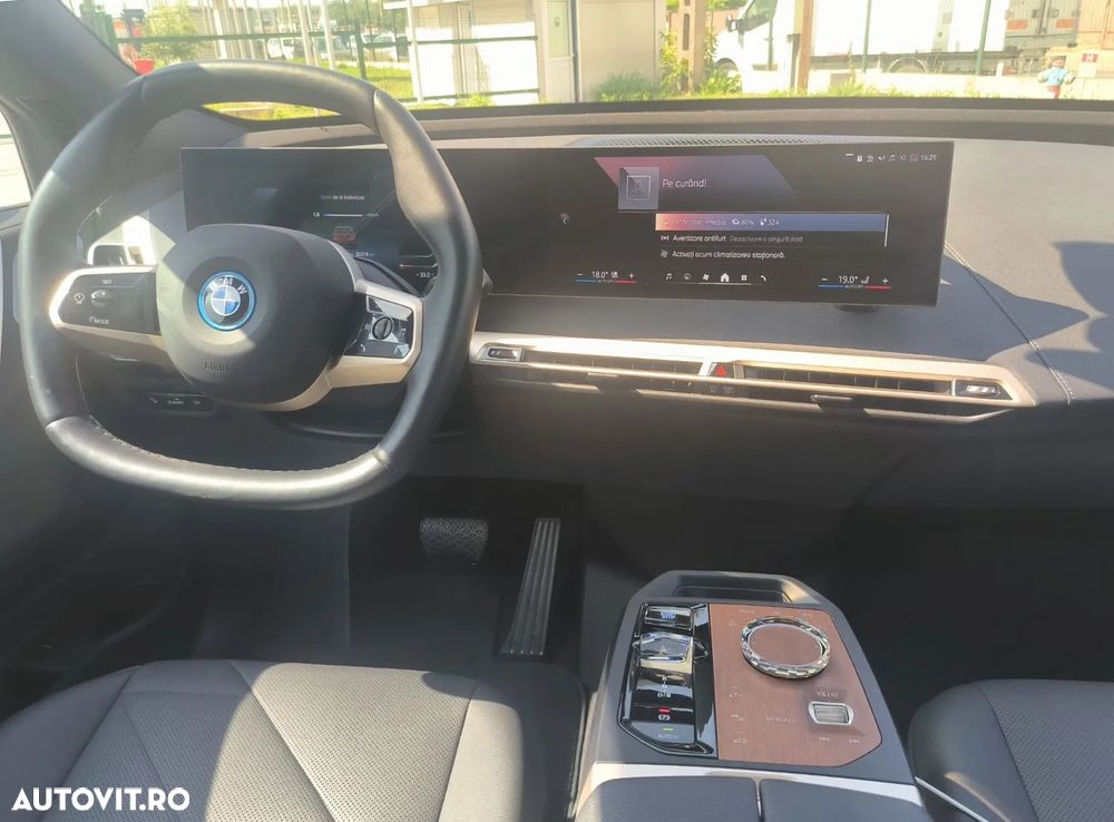 BMW iX xDrive50 - 8