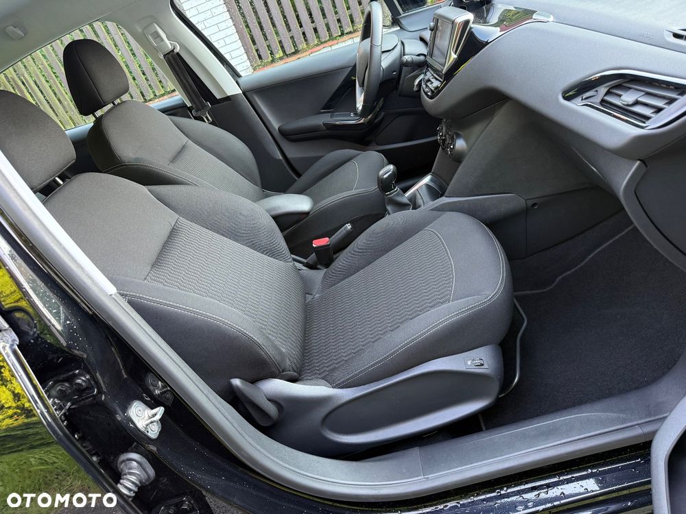 Peugeot 208 1.2 PureTech Style - 10