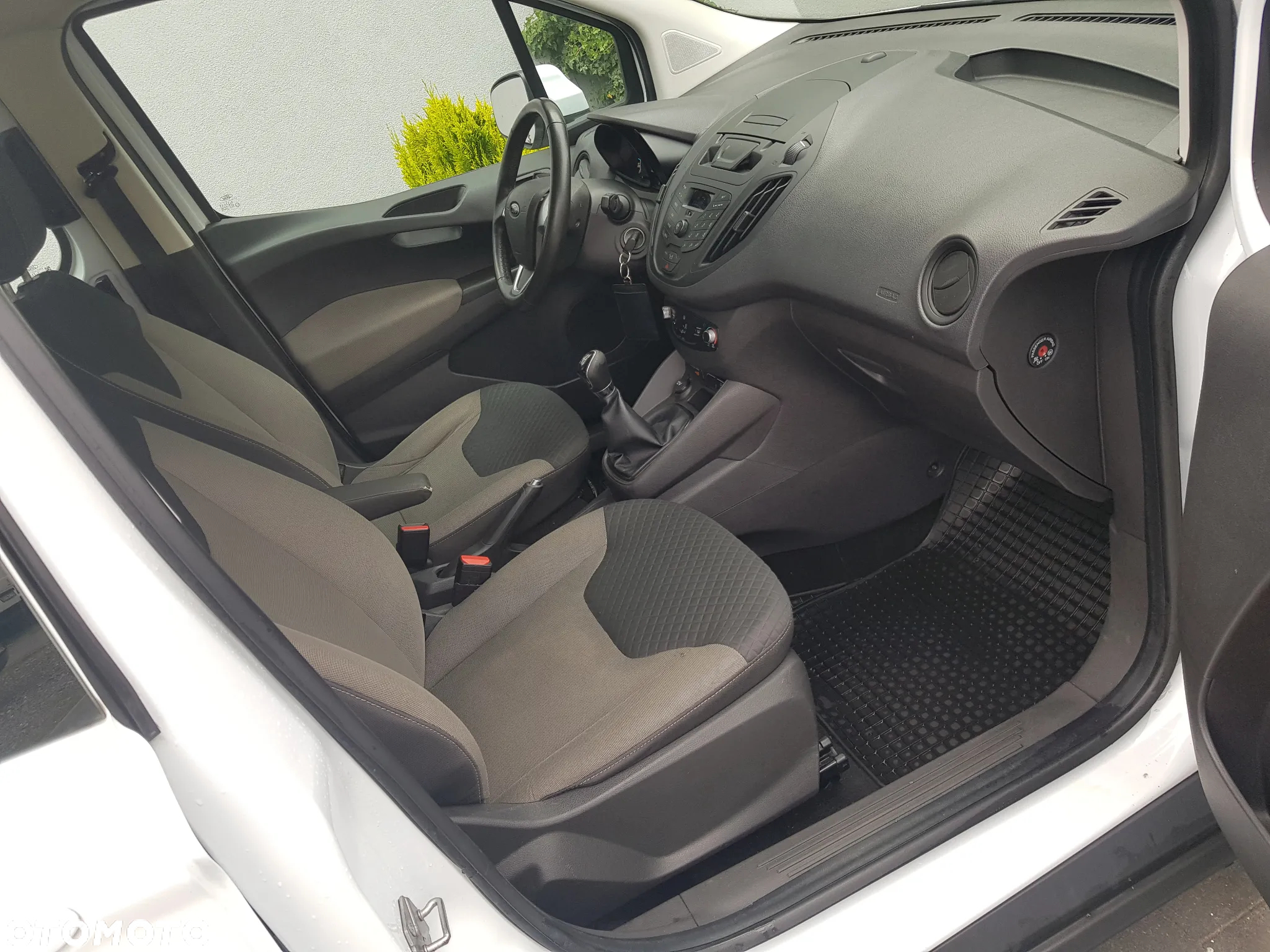 Ford Tourneo Courier 1.5 TDCi Trend - 28