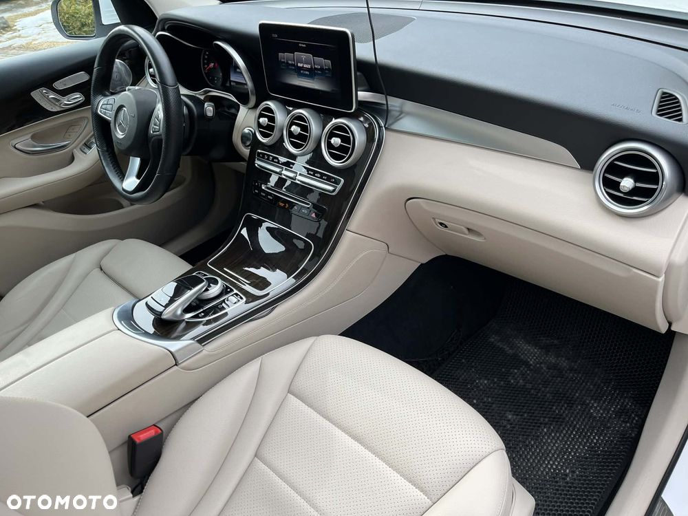 Mercedes-Benz GLC 300 4Matic 9G-TRONIC - 4