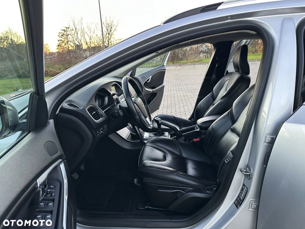 Volvo V40 Cross Country D2 Drive-E Ocean Race - 11