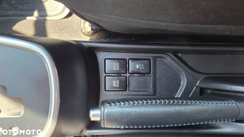 Toyota Yaris Hybrid 100 Selection - 12