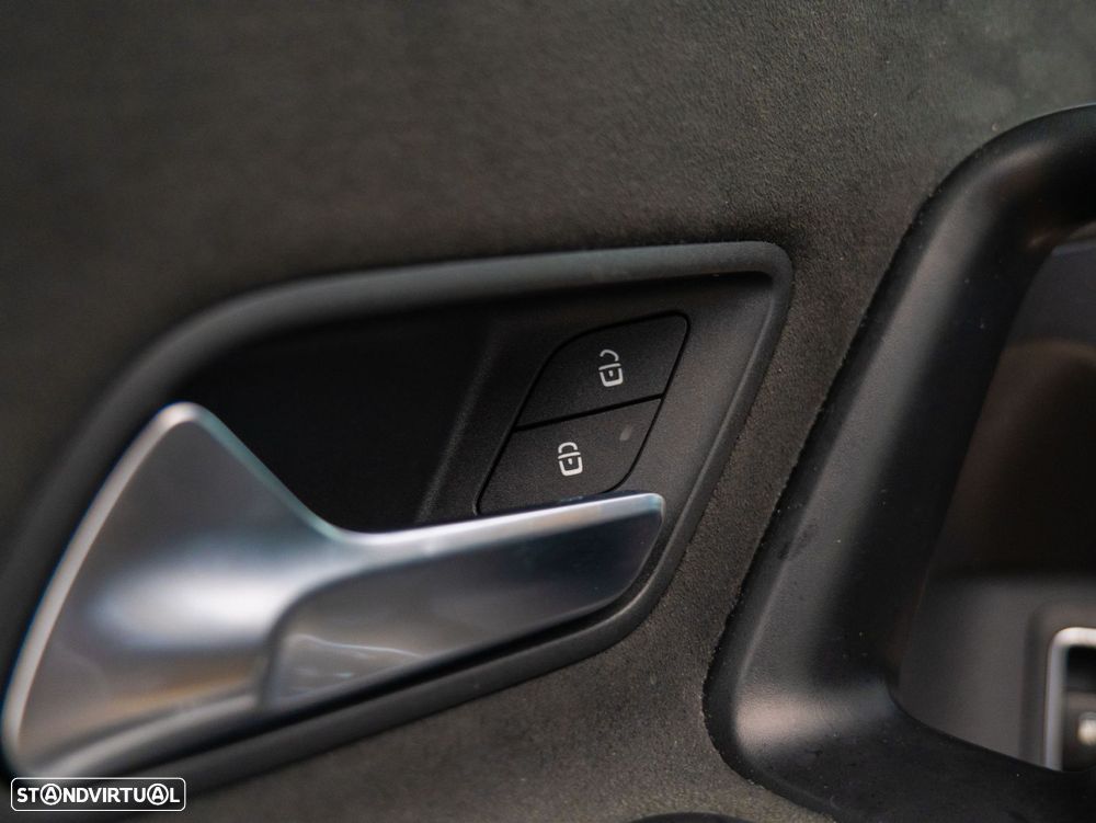 Mercedes-Benz A 250 Limousine e 8G-DCT AMG Line - 12