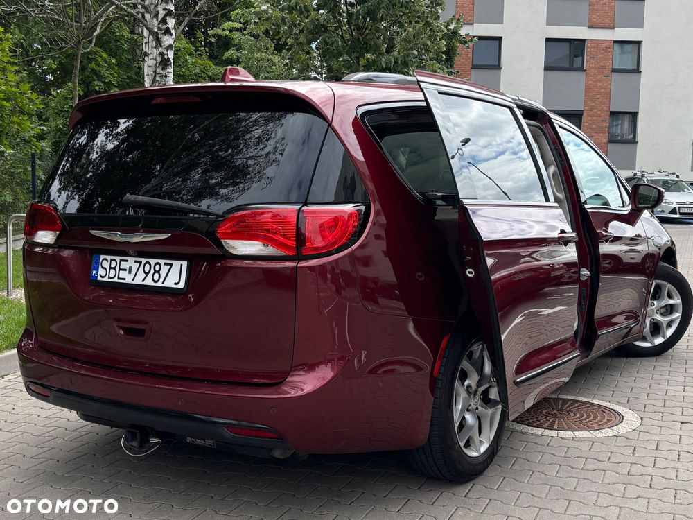 Chrysler Pacifica - 11