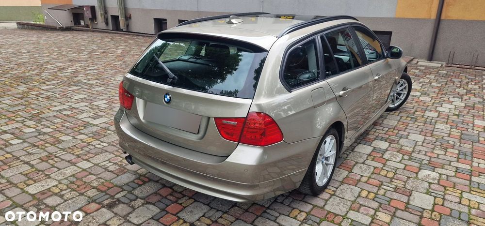 BMW Seria 3 320d DPF Edition Sport - 34