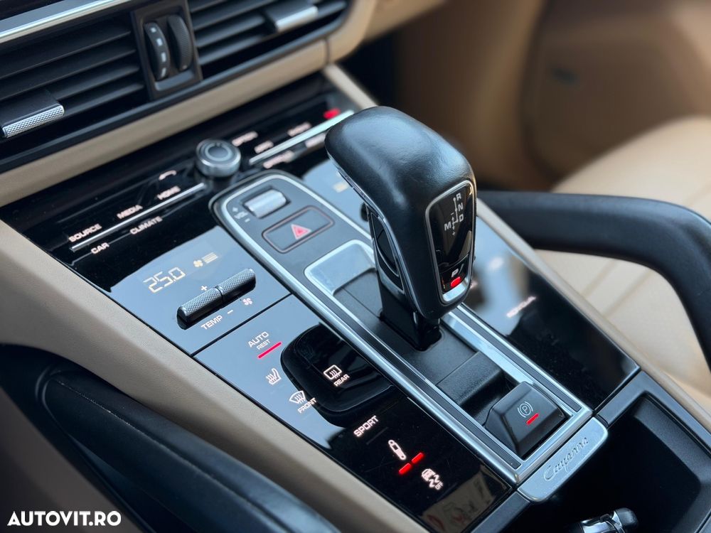 Porsche Cayenne - 21