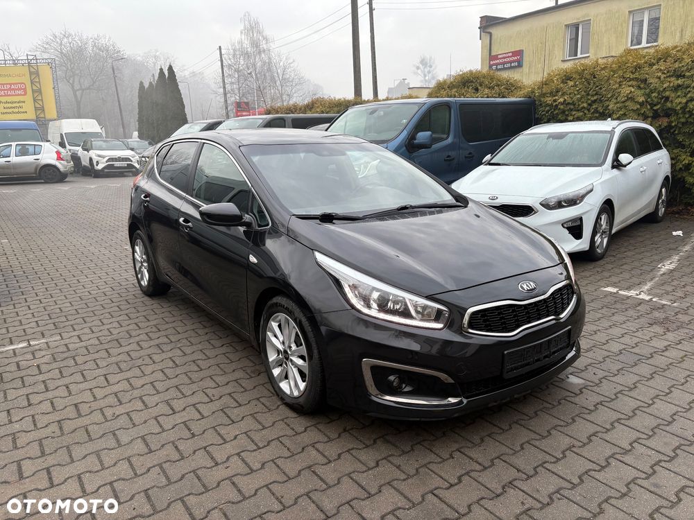 Kia Ceed 1.6 CRDi 136 ISG Dream Team Edition - 2