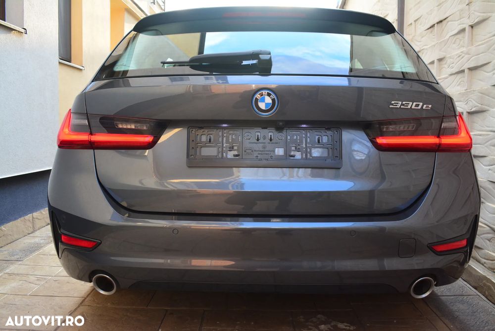 BMW Seria 3 330e Aut. Sport Line - 9