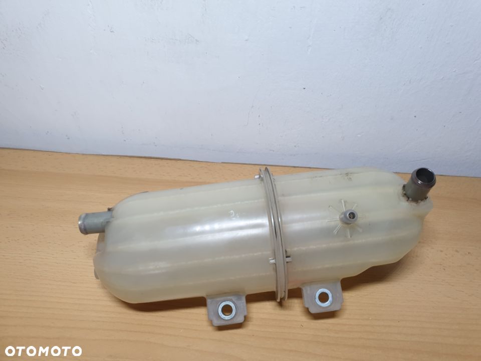 Zbiorniczek wyrównawczy Lexus is 220d diesel - 3