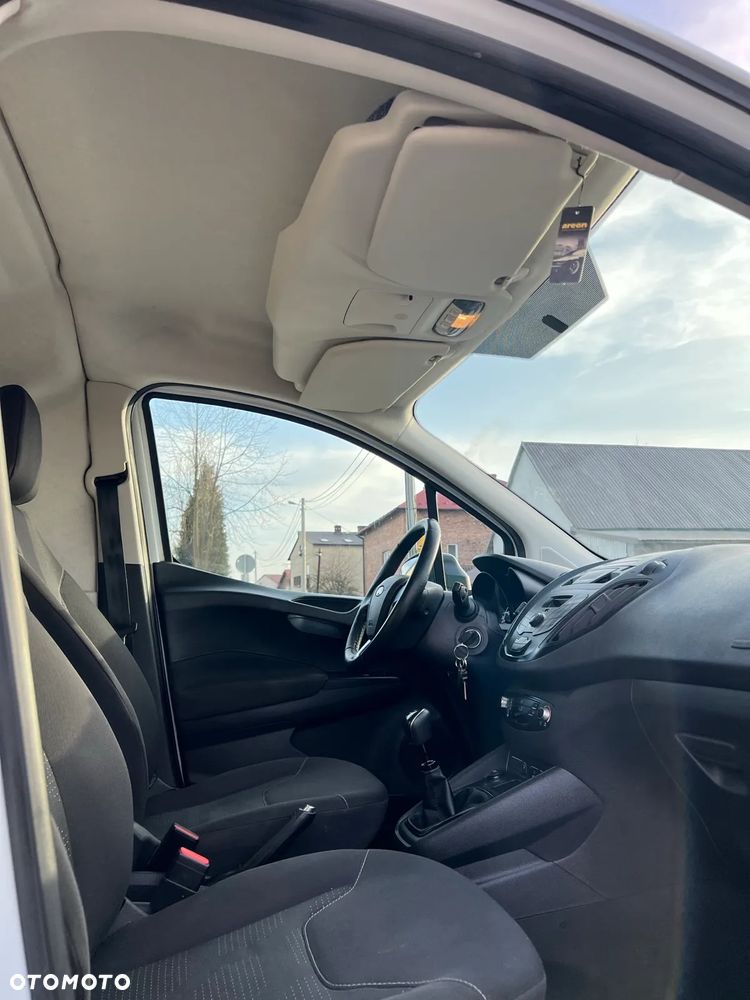 Ford Transit Courier - 10