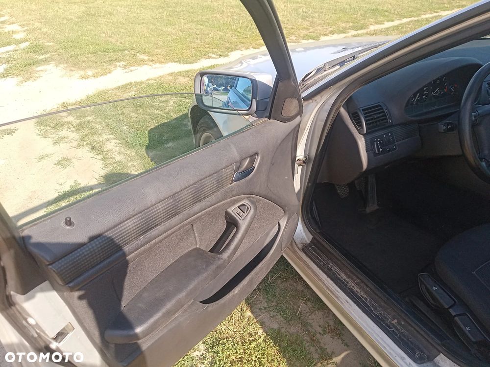 BMW Seria 3 318i - 12