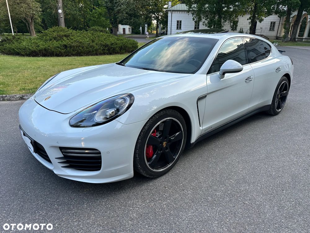 Porsche Panamera - 1