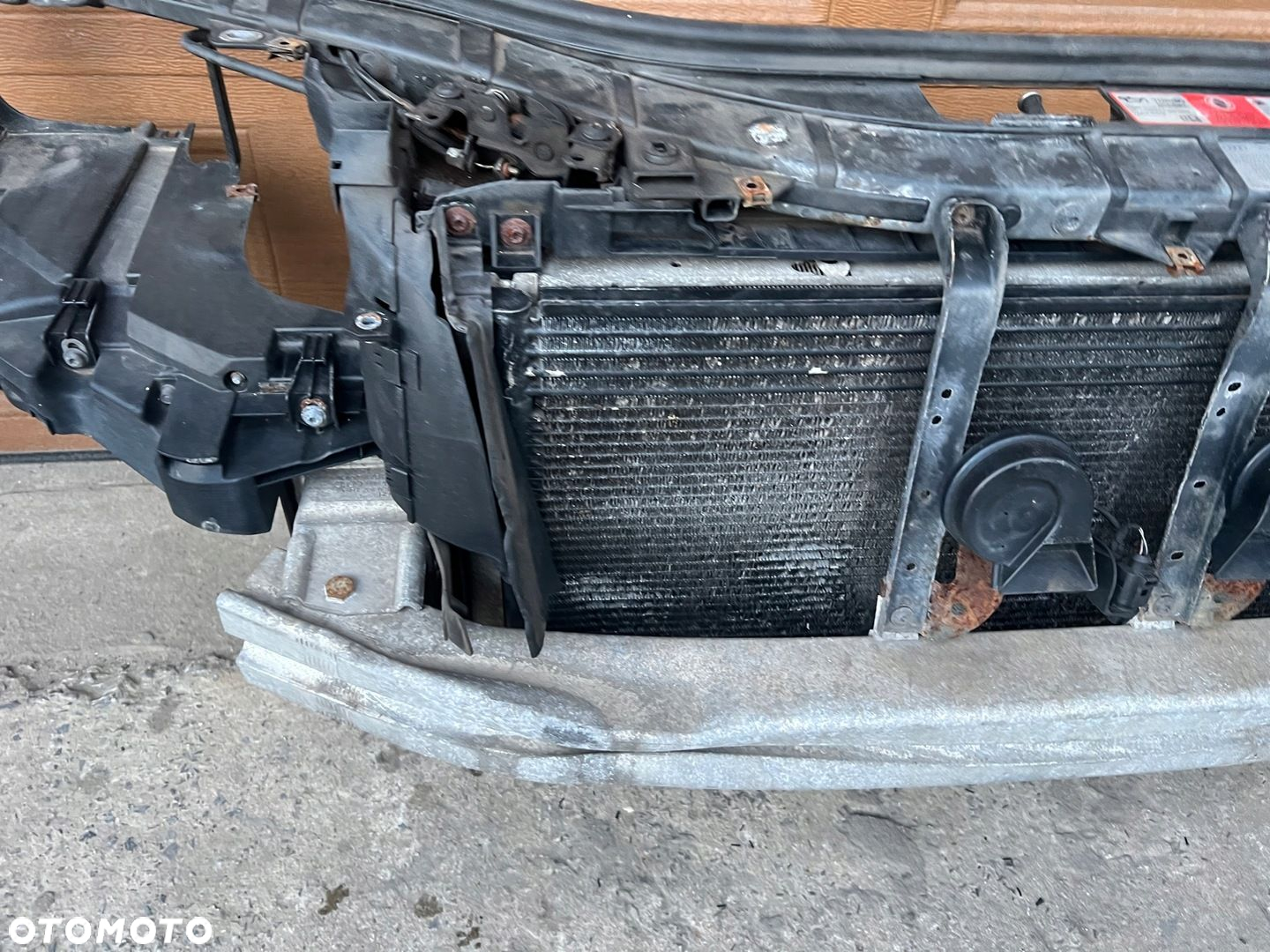 PAS PRZEDNI CHŁODNICE AUDI A8 D3 3.0 TDI 03-10 4E0805594C KOMPLETNY - 4