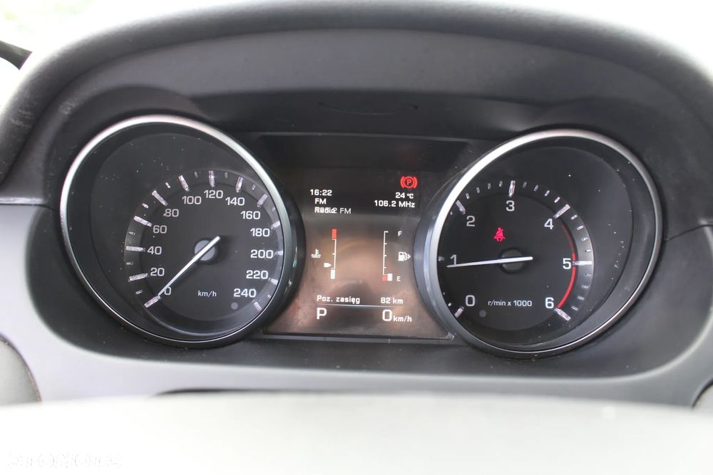 Land Rover Discovery Sport 2.0 TD4 HSE Luxury - 32