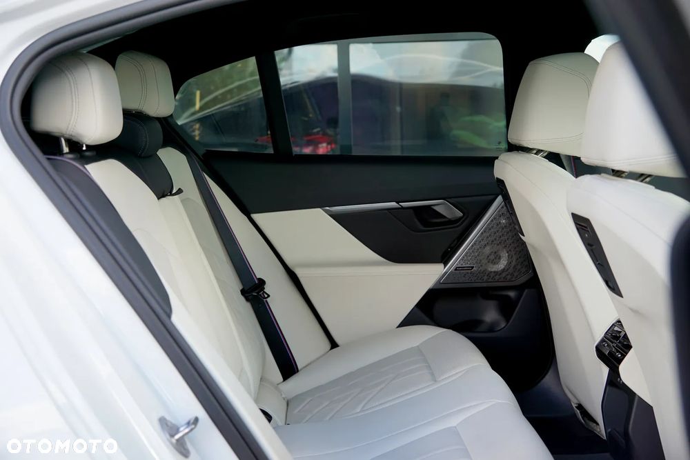 BMW Seria 5 520d xDrive mHEV M Sport - 22