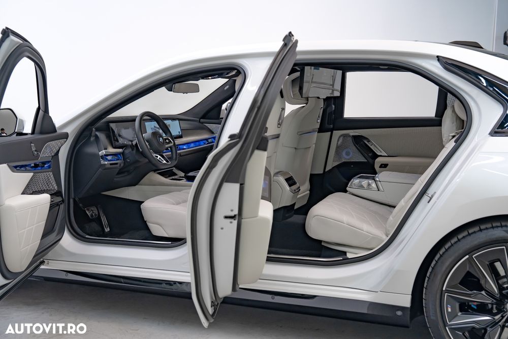 BMW Seria 7 740Ld xDrive MHEV - 17