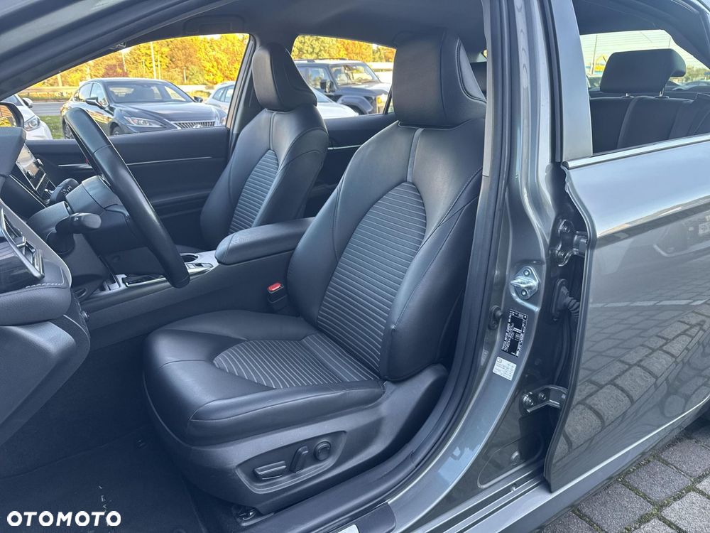Toyota Camry 2.5 Hybrid Prestige CVT - 24