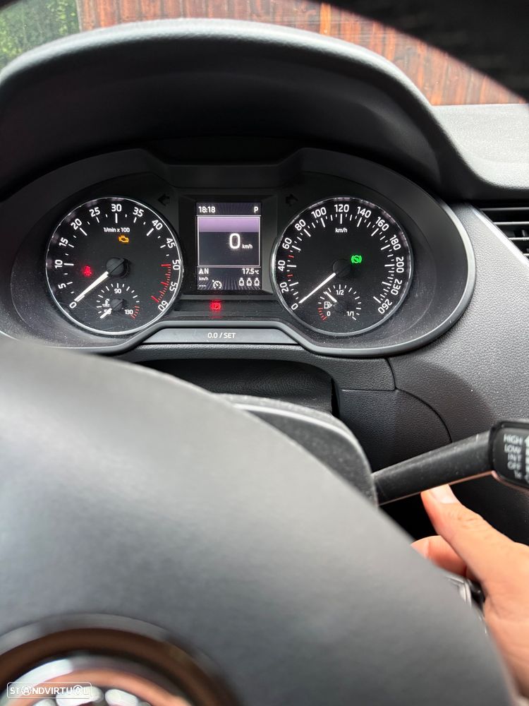 Skoda Octavia Break 1.6 TDi Ambition DSG - 4