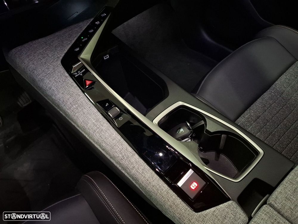 Peugeot 3008 1.2 Hybrid Allure e-DCS6 - 19