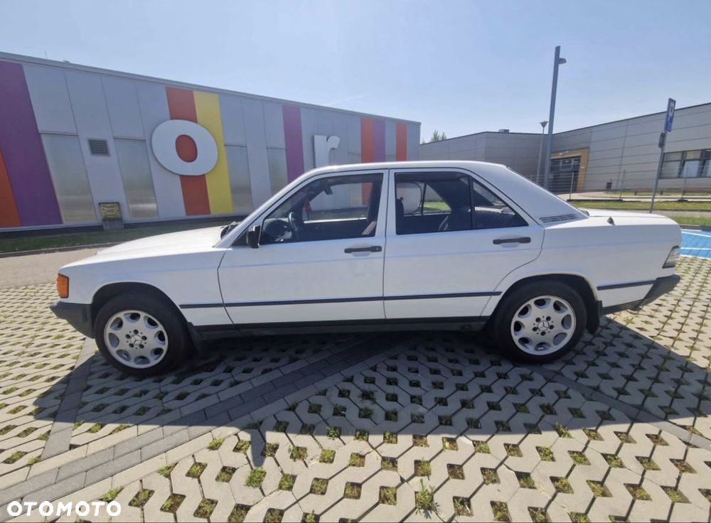 Mercedes-Benz W201 (190) - 1