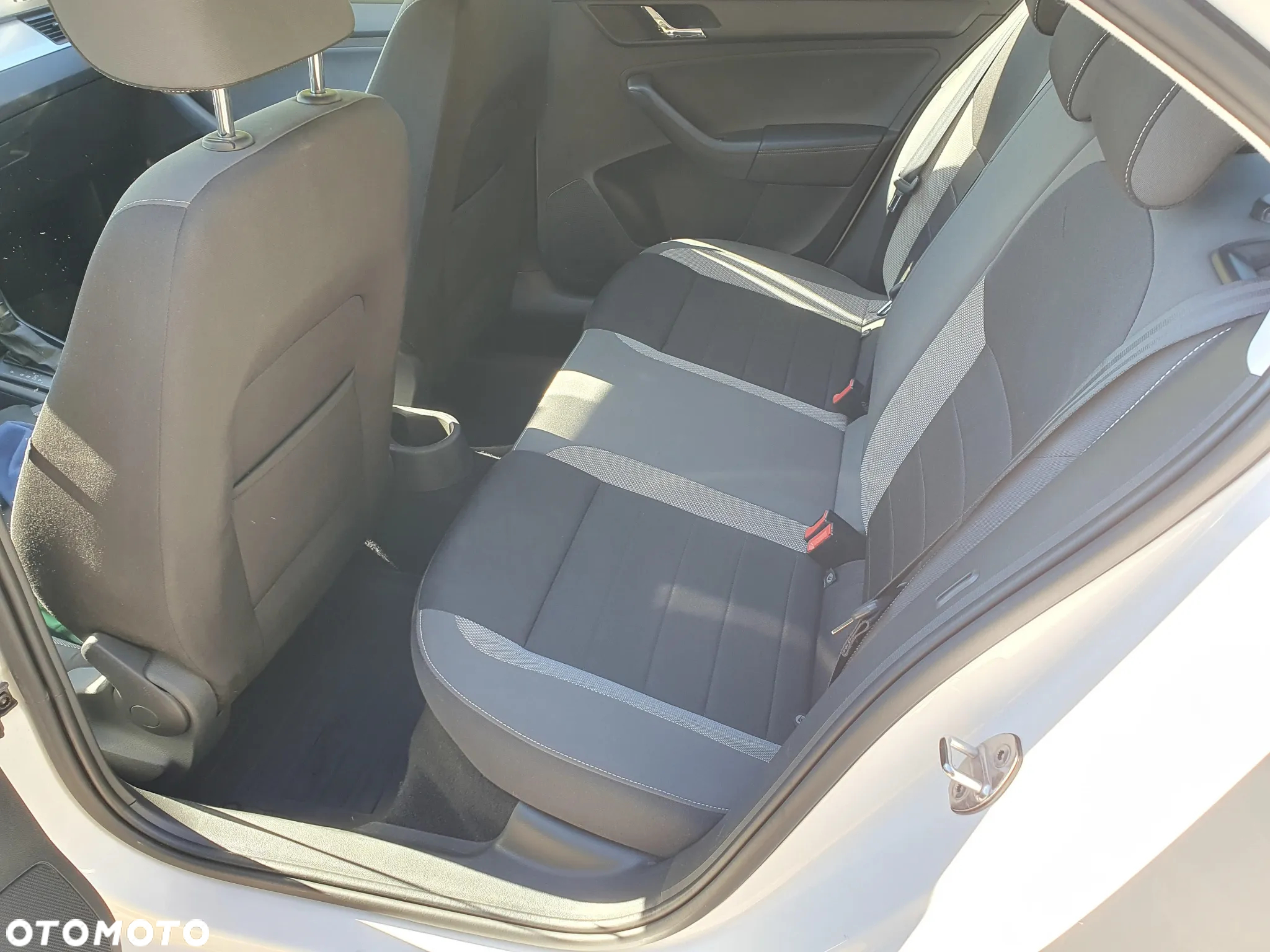 Skoda RAPID 1.2 TSI Ambition DSG - 9