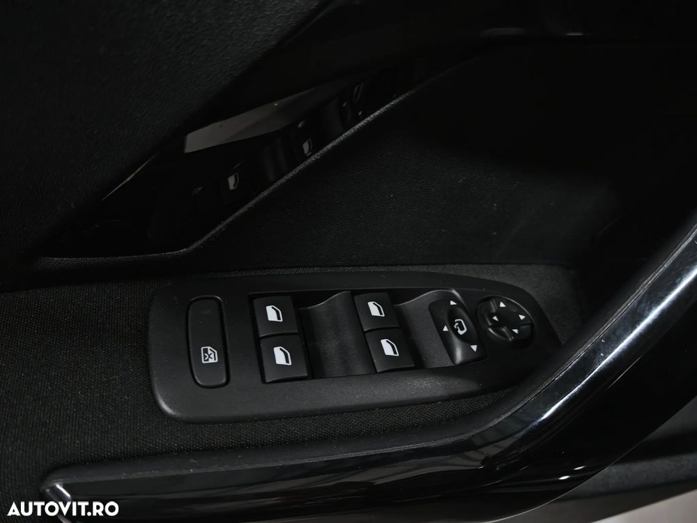 Peugeot 2008 PureTech 130 Stop&Start EAT6 Signature - 25