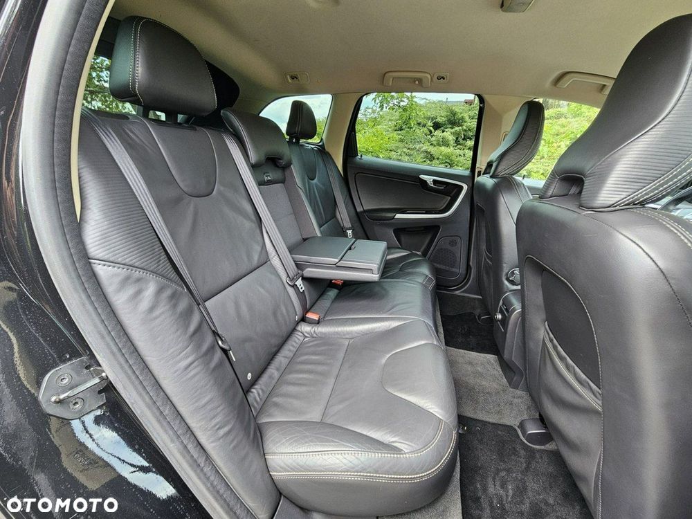 Volvo XC 60 D4 Geartronic RDesign - 31