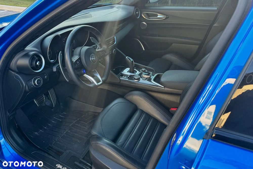 Alfa Romeo Giulia 2.0 Turbo 16V AT8-Q4 Ti - 9