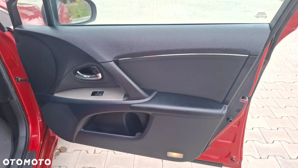 Toyota Avensis 1.8 Premium MS - 12
