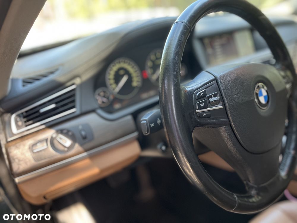 BMW Seria 7 740i - 23