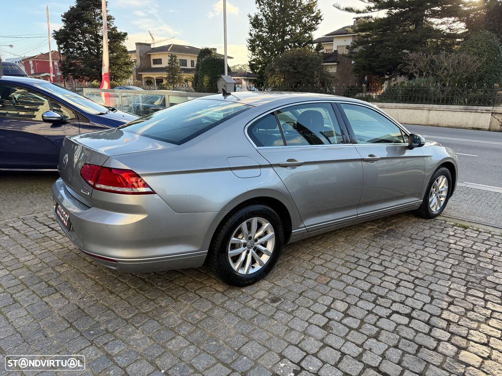 VW Passat 1.6 TDI Highline - 11