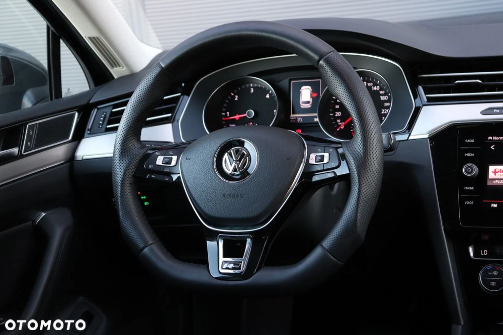 Volkswagen Passat 2.0 TDI (BlueMotion Technology) DSG Highline - 34