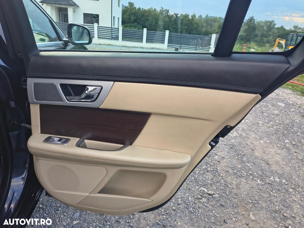 Jaguar XF 2.2D Luxury - 21