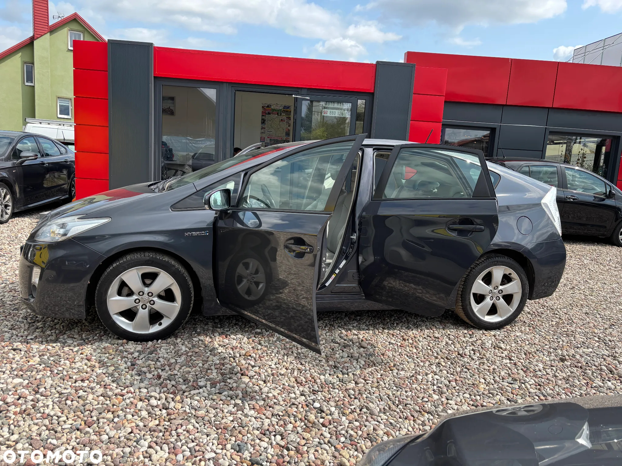 Toyota Prius (Hybrid) Executive - 25