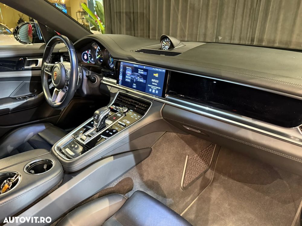 Porsche Panamera 4 - 30
