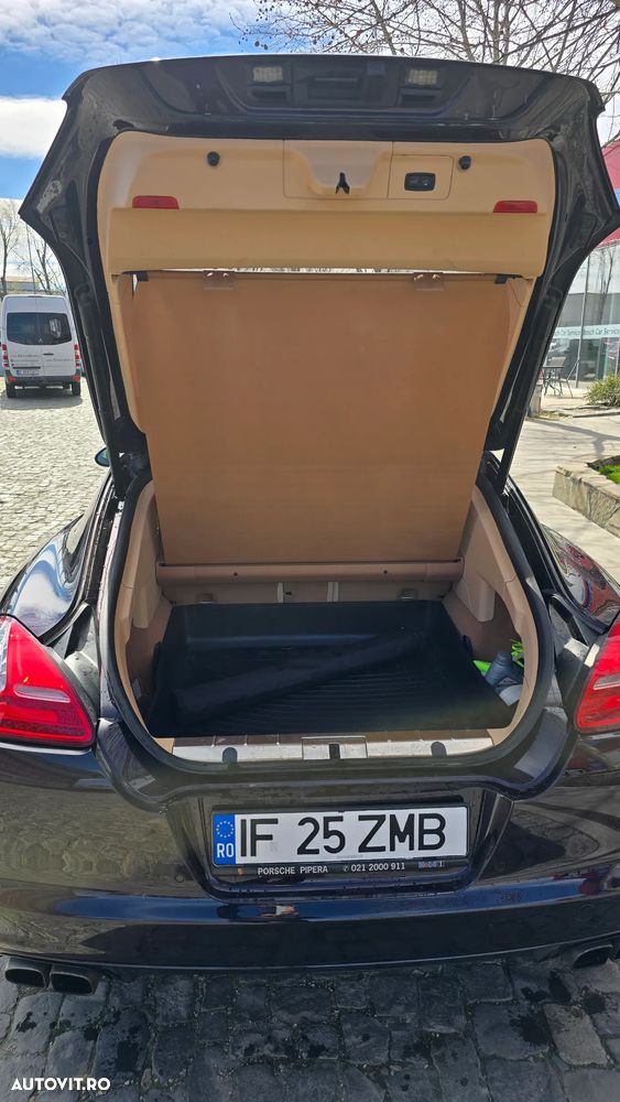 Porsche Panamera Turbo PDK - 27