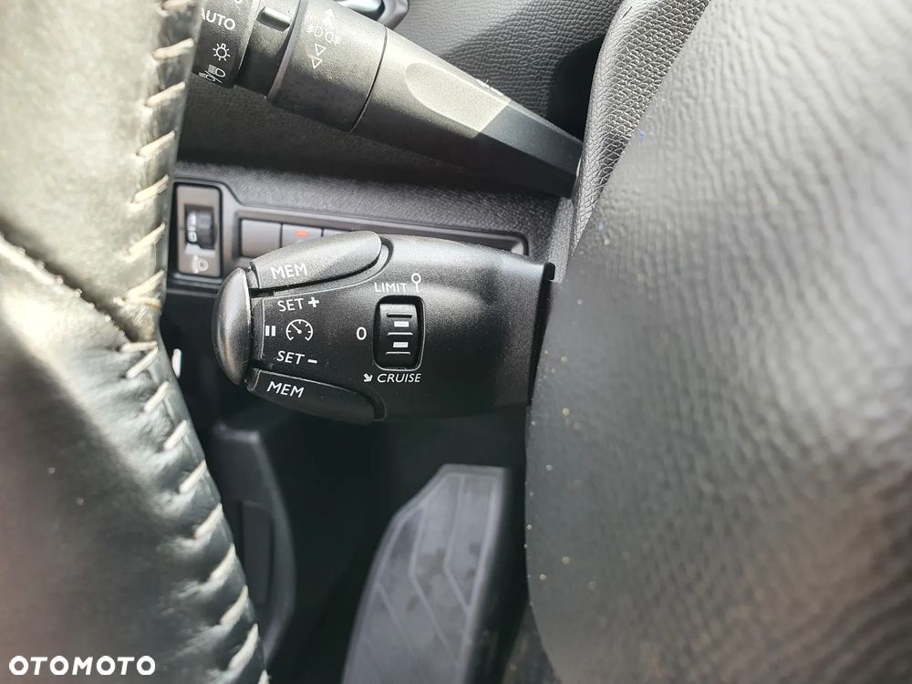 Peugeot 308 1.2 PureTech GPF Allure S&S - 37